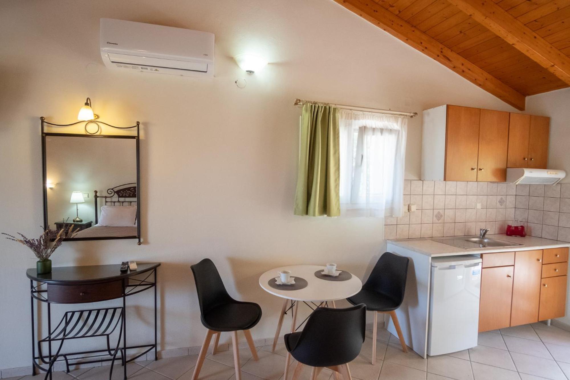 Rousis Studios Parga Buitenkant foto
